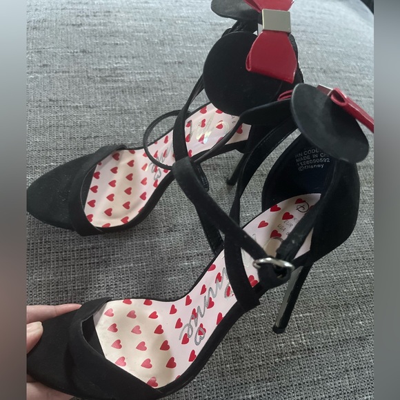 Disney Minnie Mouse Strappy Heels size 6 RARE - Picture 2 of 5